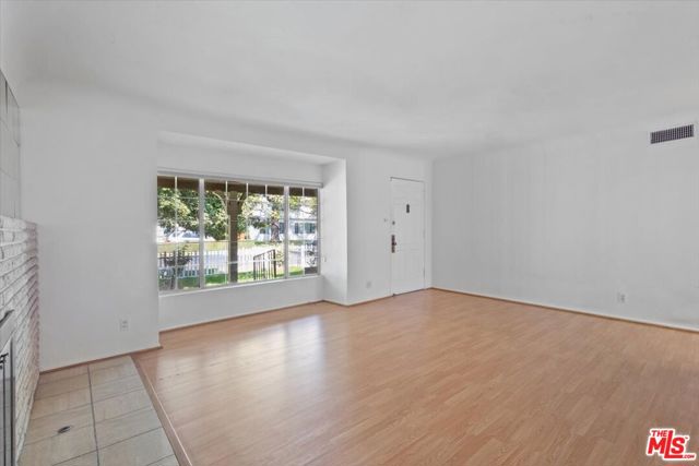 4210 Alcove Avenue, Studio City CA: https://media.crmls.org/mediaz/b6654b14-1787-4eec-9997-c600d7157447.jpg
