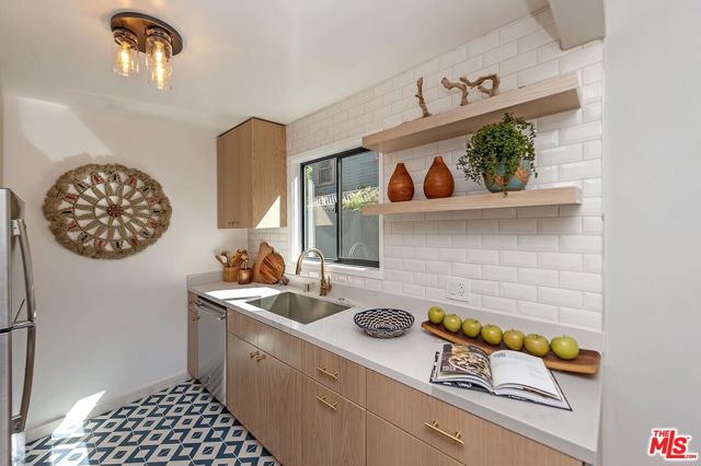 1964 Vista Del Mar Street, Los Angeles CA: https://media.crmls.org/mediaz/b6654ef8-ea87-4285-9695-725278b7c8d4.jpg