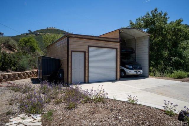 2021 Willow Glen Road, Fallbrook CA: https://media.crmls.org/mediaz/b6658931-b69e-4a1d-9f02-bdd8fa1bb4f4.jpg