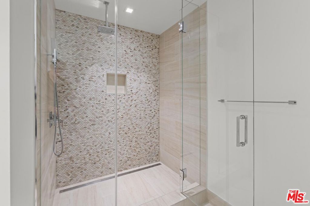 888 E Street - photo 16