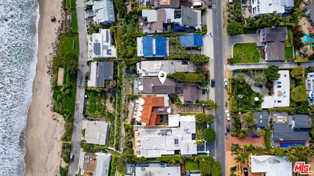 31658 Broad Beach Road, Malibu CA: https://media.crmls.org/mediaz/b665e93a-efb9-4385-b24d-66d8820d8198.jpg