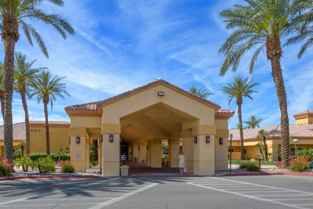 35232 Moorbrook Road, Palm Desert CA: https://media.crmls.org/mediaz/b66699d7-e621-4e40-b4bb-66e61dc3ae07.jpg