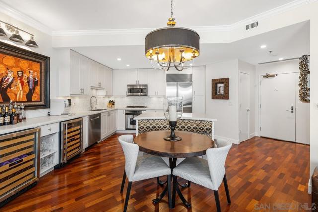 700 W Harbor Dr, San Diego CA: https://media.crmls.org/mediaz/b6669afe-a20b-4a3c-95da-ddbb75209e62.jpg