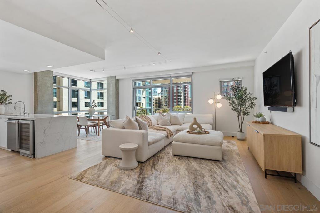 800 The Mark Ln - photo 6