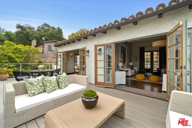 3074 Lake Hollywood Drive, Los Angeles CA: https://media.crmls.org/mediaz/b667225b-1295-4721-8033-7f509fbae9fe.jpg