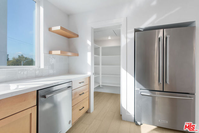 11220 Victory Boulevard, North Hollywood CA: https://media.crmls.org/mediaz/b6673515-b7a9-40c4-956e-4fcc3fac4894.jpg