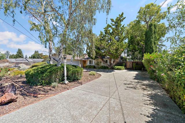 861 Riverside Drive, Los Altos CA: https://media.crmls.org/mediaz/b6674aea-5564-440e-bd96-f447246f4a2a.jpg