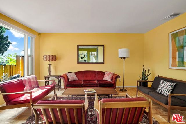 1865 UPPERTON Avenue, Los Angeles CA: https://media.crmls.org/mediaz/b6675936-1022-45fb-a7f5-f8908142277e.jpg