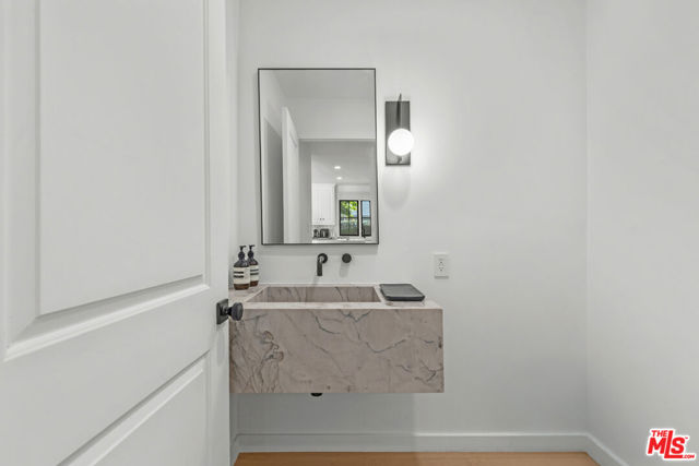 1450 N Bundy Drive, Los Angeles CA: https://media.crmls.org/mediaz/b6680463-0f9d-4ed9-9aa4-c462d1ca3216.jpg