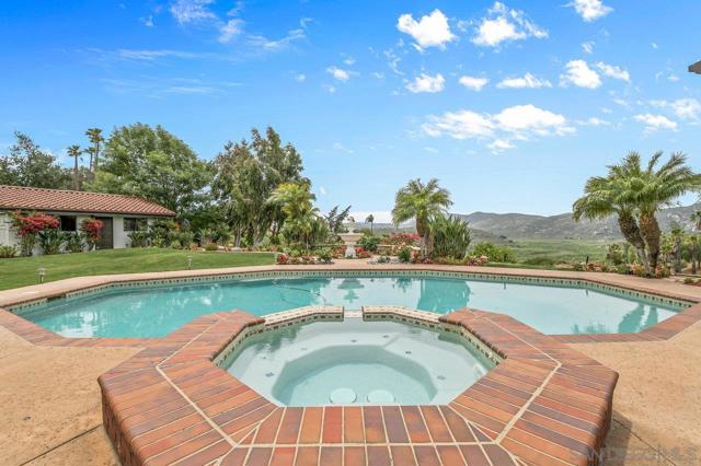 3609 Monte Real, Escondido CA: https://media.crmls.org/mediaz/b66842c9-c951-4984-b0ec-8d0d1b3b879f.jpg