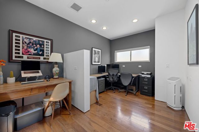 4255 Saint Clair Avenue, Studio City CA: https://media.crmls.org/mediaz/b66985ac-6ec2-426c-aee9-f349cc4cb5d7.jpg