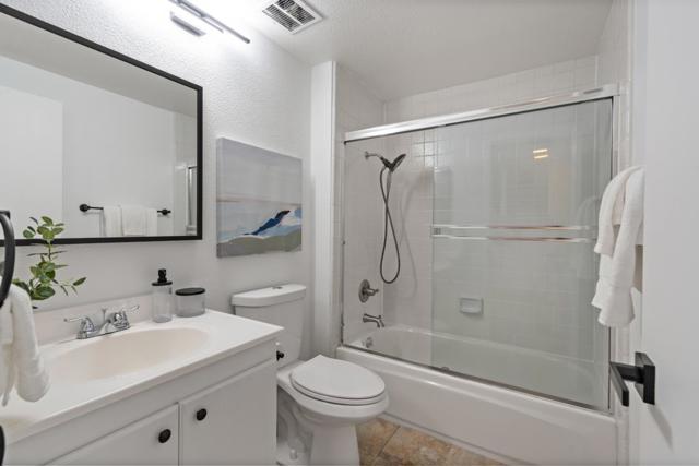 17 Spinnaker Place, Redwood City CA: https://media.crmls.org/mediaz/b6698c3c-16da-495e-b5de-353e1912d698.jpg