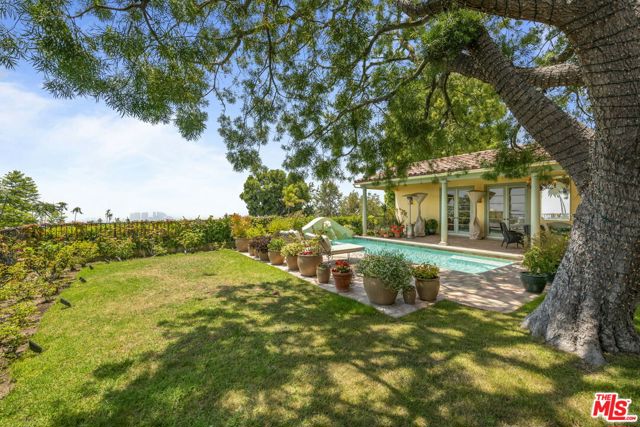1634 Gilcrest Drive, Beverly Hills CA: https://media.crmls.org/mediaz/b66a04ae-d735-4efe-a37d-71eb71754864.jpg
