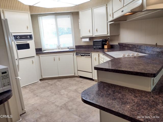 210 Caleta Drive, Camarillo CA: https://media.crmls.org/mediaz/b66aa1b8-074f-44a3-b6d0-5b7e550a7c50.jpg