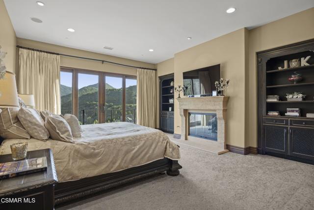 82 Queens Garden Drive, Thousand Oaks CA: https://media.crmls.org/mediaz/b66be1ba-928f-418e-ab12-cdb510113c7c.jpg