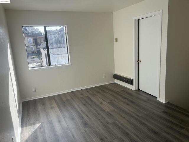2618 E 20Th St, Oakland CA: https://media.crmls.org/mediaz/b66c707b-80ea-4173-be48-dc2bd1db9268.jpg