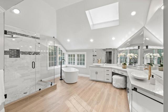 13206 Wright Way, Los Altos Hills CA: https://media.crmls.org/mediaz/b66c7cde-7407-4f21-91a6-98918e4912cc.jpg
