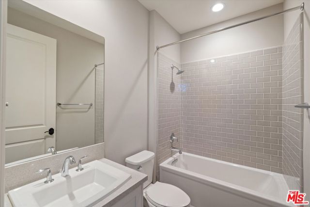 14624 Mccormick Street, Sherman Oaks CA: https://media.crmls.org/mediaz/b66c9967-e0b3-4e8e-ae6f-3f3901cc8e08.jpg