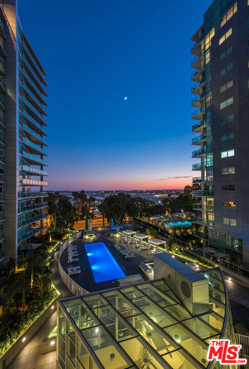 13600 Marina Pointe Drive, Marina del Rey CA: https://media.crmls.org/mediaz/b66cc471-9347-42bf-9d0a-df19556d8a6a.jpg