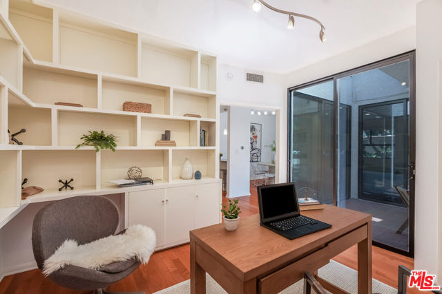 1119 23rd Street, Santa Monica CA: https://media.crmls.org/mediaz/b66cd986-c4c6-43d5-8fa9-b1ac31628a9b.jpg