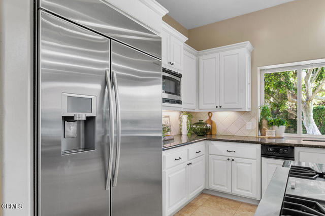 2625 Marvella Court, Camarillo CA: https://media.crmls.org/mediaz/b66cf860-c4c0-4d92-89c3-cec2cb41f0e3.jpg