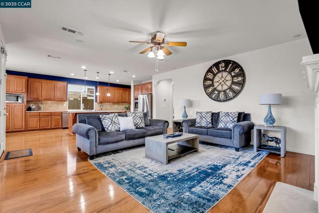 3627 Otter Brook Loop, Discovery Bay CA: https://media.crmls.org/mediaz/b66e21b4-e111-4a49-b3ac-e55e22e03b4e.jpg