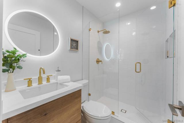 5576 Chelsea Ave, La Jolla CA: https://media.crmls.org/mediaz/b66e4a4f-e0ab-449b-ad7a-dab0c085fc0b.jpg
