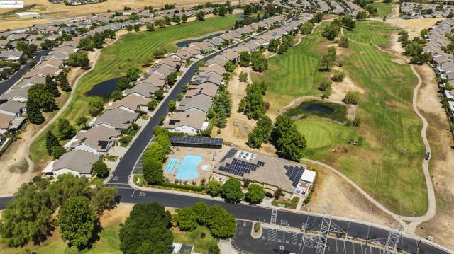 1040 Bismarck Terr, Brentwood CA: https://media.crmls.org/mediaz/b66ea99f-2541-400b-99c5-ba5e773f3262.jpg