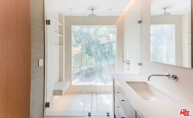 3279 LEDGEWOOD Drive, Los Angeles CA: https://media.crmls.org/mediaz/b66f212a-80ac-4f21-a59f-9ec3096d3b0f.jpg