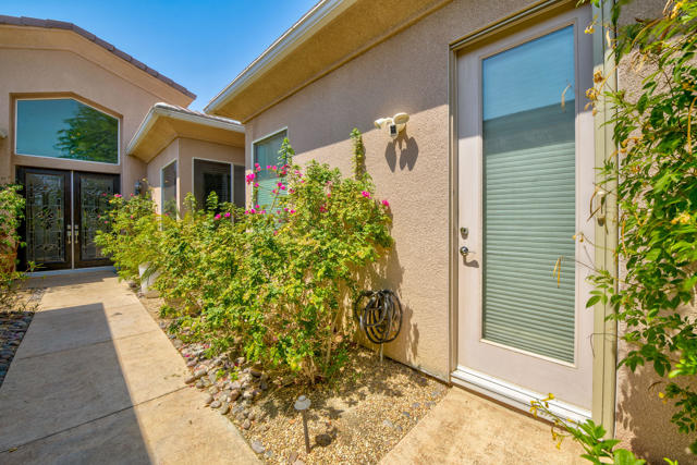 7 Chopin Court, Rancho Mirage CA: https://media.crmls.org/mediaz/b66f470f-58b0-4fbf-a338-06f223f6d510.jpg
