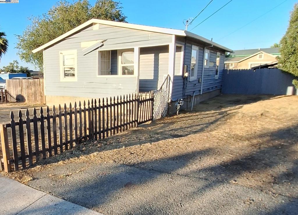 118 Poinsettia Ave