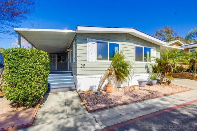 14215 Pecan Park Ln, El Cajon CA: https://media.crmls.org/mediaz/b66f70ae-451b-455a-ab6e-2542a1714f23.jpg