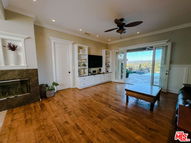 391 Dryden Street photo 6