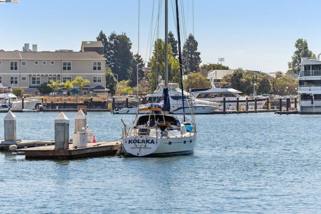 222 Broadway, Oakland CA: https://media.crmls.org/mediaz/b6703dda-05c3-449a-b57e-c12aff330db7.jpg