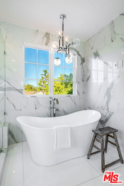 4402 Ledge Avenue, Toluca Lake CA: https://media.crmls.org/mediaz/b670516f-19d8-44f9-8182-8720fb5b3304.jpg