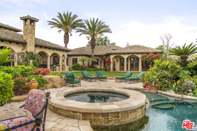 427 La Marina Drive, Camarillo CA: https://media.crmls.org/mediaz/b67076bc-e3b8-4723-abb6-9f1cd64c54fa.jpg