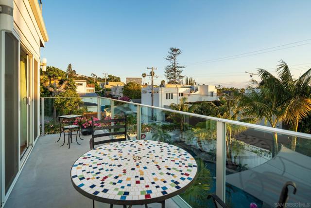 7570 Cabrillo Ave, La Jolla CA: https://media.crmls.org/mediaz/b670da92-54e1-49a6-8466-cd4784ad0163.jpg