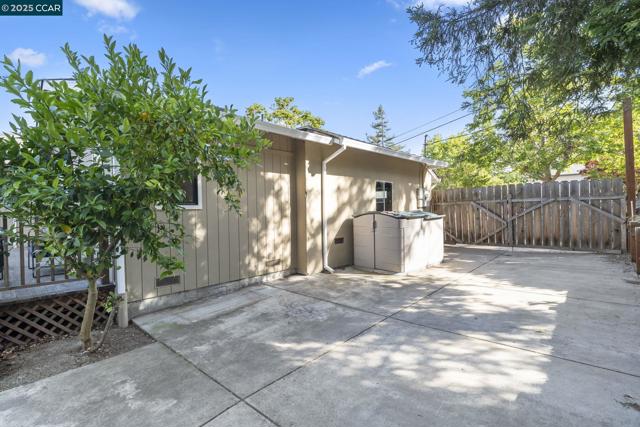 3348 Betty Ln, Lafayette CA: https://media.crmls.org/mediaz/b67133d0-4221-41fe-a7b0-240bad3d4833.jpg