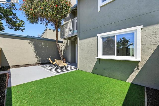 739 Aries Ln, Foster City CA: https://media.crmls.org/mediaz/b671a2a8-7ffd-49a1-8f29-1f710867bfe4.jpg