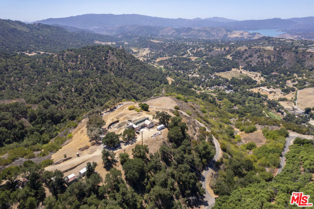 10880 Creek Road, Ojai CA: https://media.crmls.org/mediaz/b671b622-dcbe-41a8-b13a-f50579b471ed.jpg