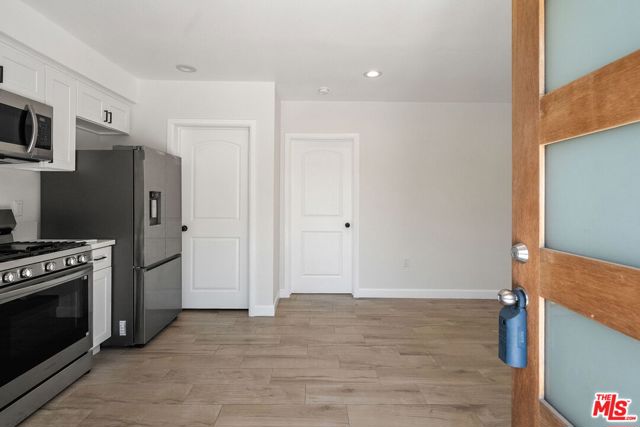 2231 1/2 Laverna Avenue, Los Angeles CA: https://media.crmls.org/mediaz/b67219dd-945a-4cc1-8a96-3795df7a9331.jpg