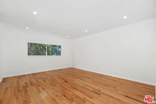 517 N Elm Drive, Beverly Hills CA: https://media.crmls.org/mediaz/b6729bc7-1e41-4503-ae54-b9386eb376bf.jpg