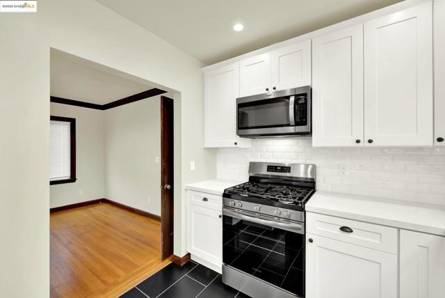971 34Th St, Richmond CA: https://media.crmls.org/mediaz/b672fff8-5940-4c06-a083-2015ffa5041a.jpg