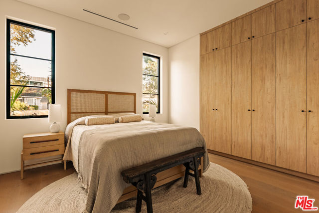 11556 Blix Street, Valley Village CA: https://media.crmls.org/mediaz/b6730951-f180-4a1c-9137-f6d673b7fe06.jpg