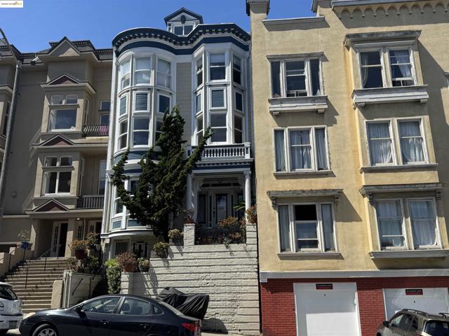 833 Scott St, San Francisco CA: https://media.crmls.org/mediaz/b6734d31-f9bc-4267-876f-28ea23570f7b.jpg