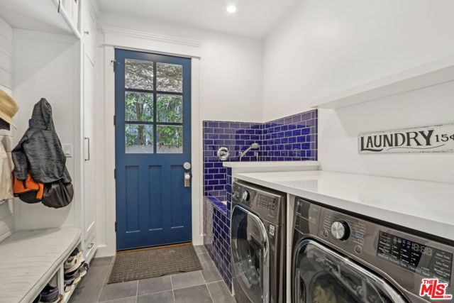 3143 Shelby Drive, Los Angeles CA: https://media.crmls.org/mediaz/b6739d53-ebd2-4d7c-9195-3b4fb173f849.jpg