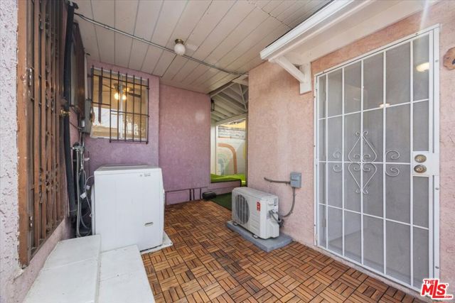 2840 S Mansfield Avenue, Los Angeles CA: https://media.crmls.org/mediaz/b674c5bb-114c-4c37-95d1-c1e33973a007.jpg