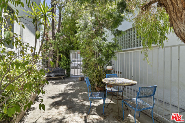 1411 Innes Place, Venice CA: https://media.crmls.org/mediaz/b674ff85-ea41-45ea-a452-6577e241f0be.jpg