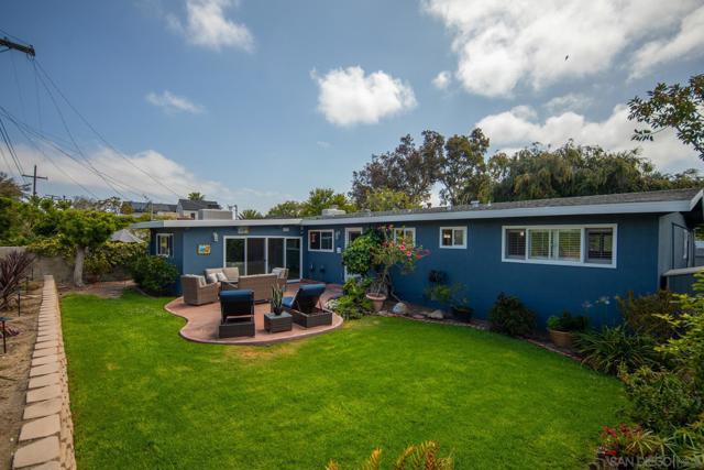 850 Coronado Ave, Coronado CA: https://media.crmls.org/mediaz/b6752f5c-3fed-42ac-bd34-714681c69e62.jpg