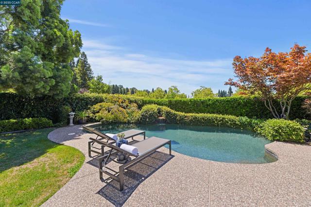 4343 Quail Run Ln, Danville CA: https://media.crmls.org/mediaz/b6753c2b-36d4-4d38-af9a-848595847d7b.jpg
